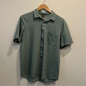 Men’s Lululemon short sleeve button down shirt